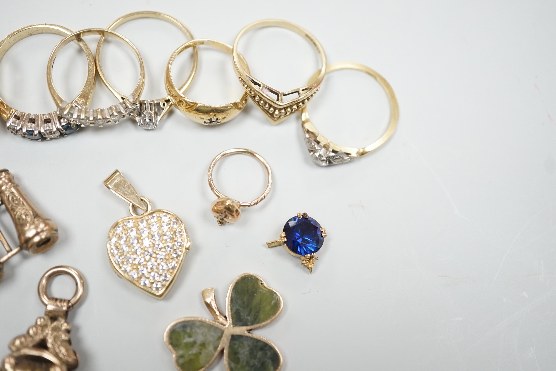A small collection of Edwardian and later jewellery, including an 18ct gold and diamond chip set ring, size G, an 18ct and small solitaire diamond ring, size N/O and an 18k and single stone ring by Mikimoto, size L, 18ct